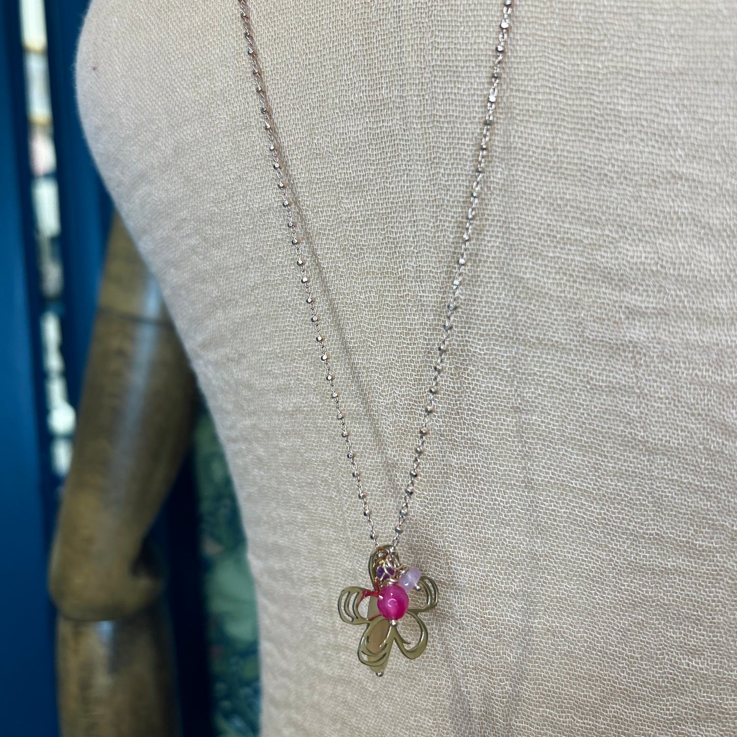 Collana Meg rosa con ciondolo fiore